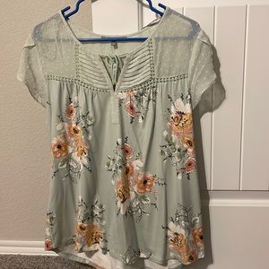 Women’s short sleeve top